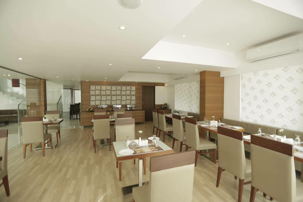 Park Connect Hotel Kochi Exterior photo