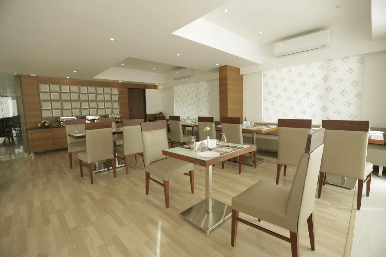 Park Connect Hotel Kochi Exterior photo