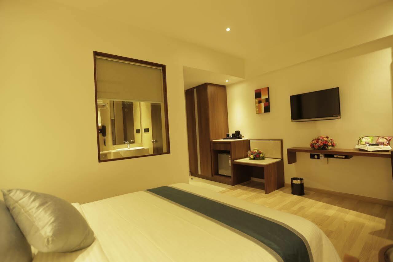 Park Connect Hotel Kochi Exterior photo