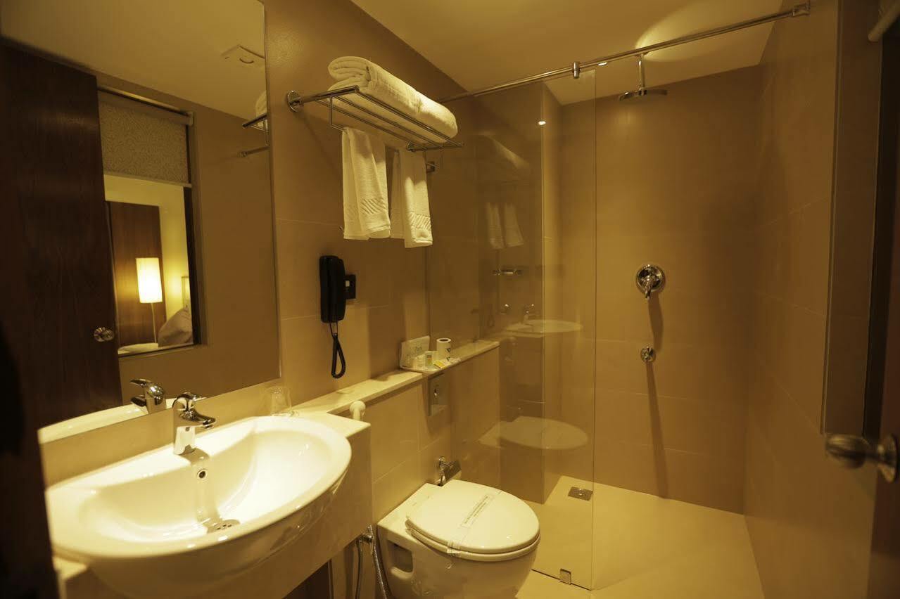 Park Connect Hotel Kochi Exterior photo